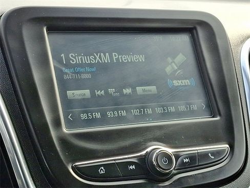 Used 2018 Chevrolet Equinox LT image 3