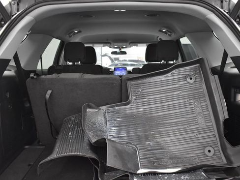 Used 2023 Ford Explorer XLT AWD/4WD image 14