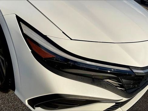 Certified 2025 Hyundai Elantra Sport image 28