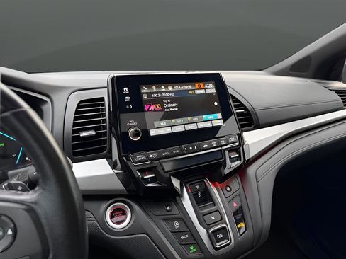 Used 2023 Honda Odyssey Sport image 18
