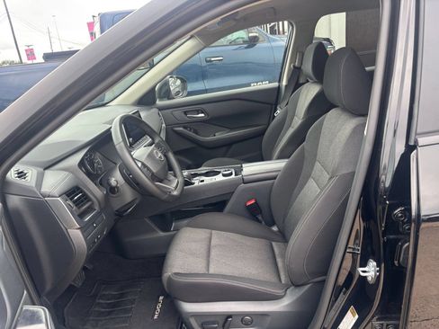 Used 2025 Nissan Rogue SV AWD/4WD image 29