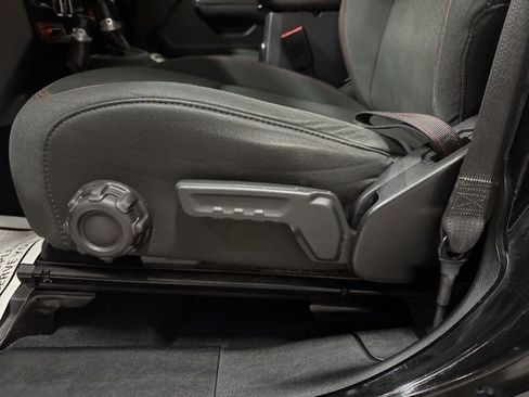 Used 2018 Jeep Wrangler Unlimited Rubicon image 27