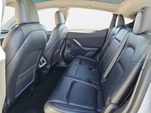 Used 2022 Tesla Model Y Long Range AWD/4WD image 21