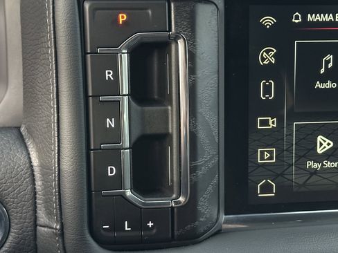 Used 2023 GMC Yukon Denali w/ Denali Reserve Package image 32