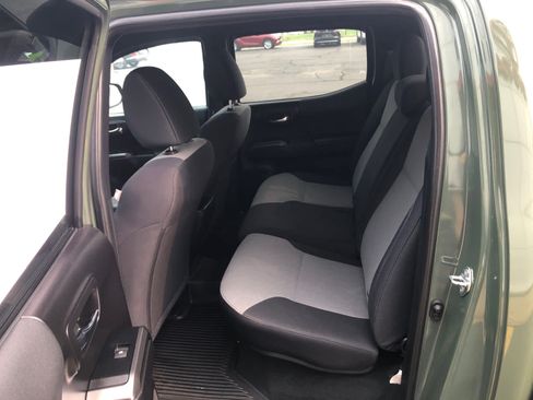 Used 2021 Toyota Tacoma TRD Off-Road AWD/4WD image 20