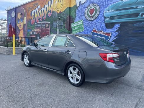 Used 2012 Toyota Camry SE FWD image 3