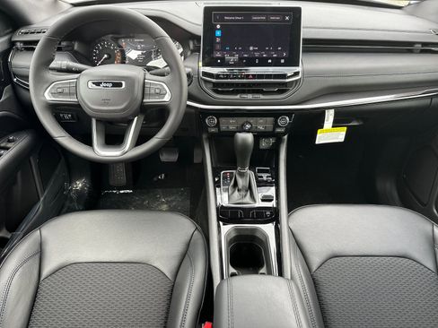 New 2026 Jeep Compass Latitude image 13