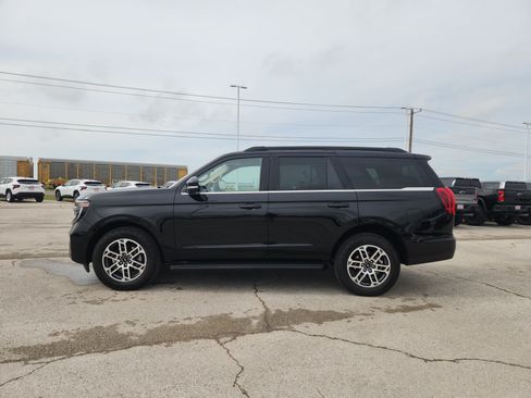 Certified 2025 Ford Expedition Active AWD/4WD image 4