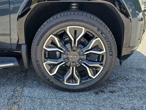 New 2025 GMC Sierra EV Denali image 3