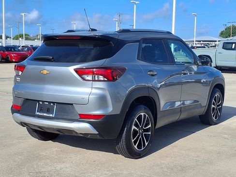 Used 2025 Chevrolet TrailBlazer LT AWD/4WD image 9