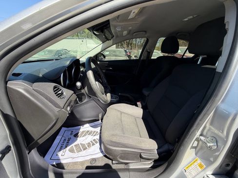 Used 2016 Chevrolet Cruze LT w/ Technology Package image 13