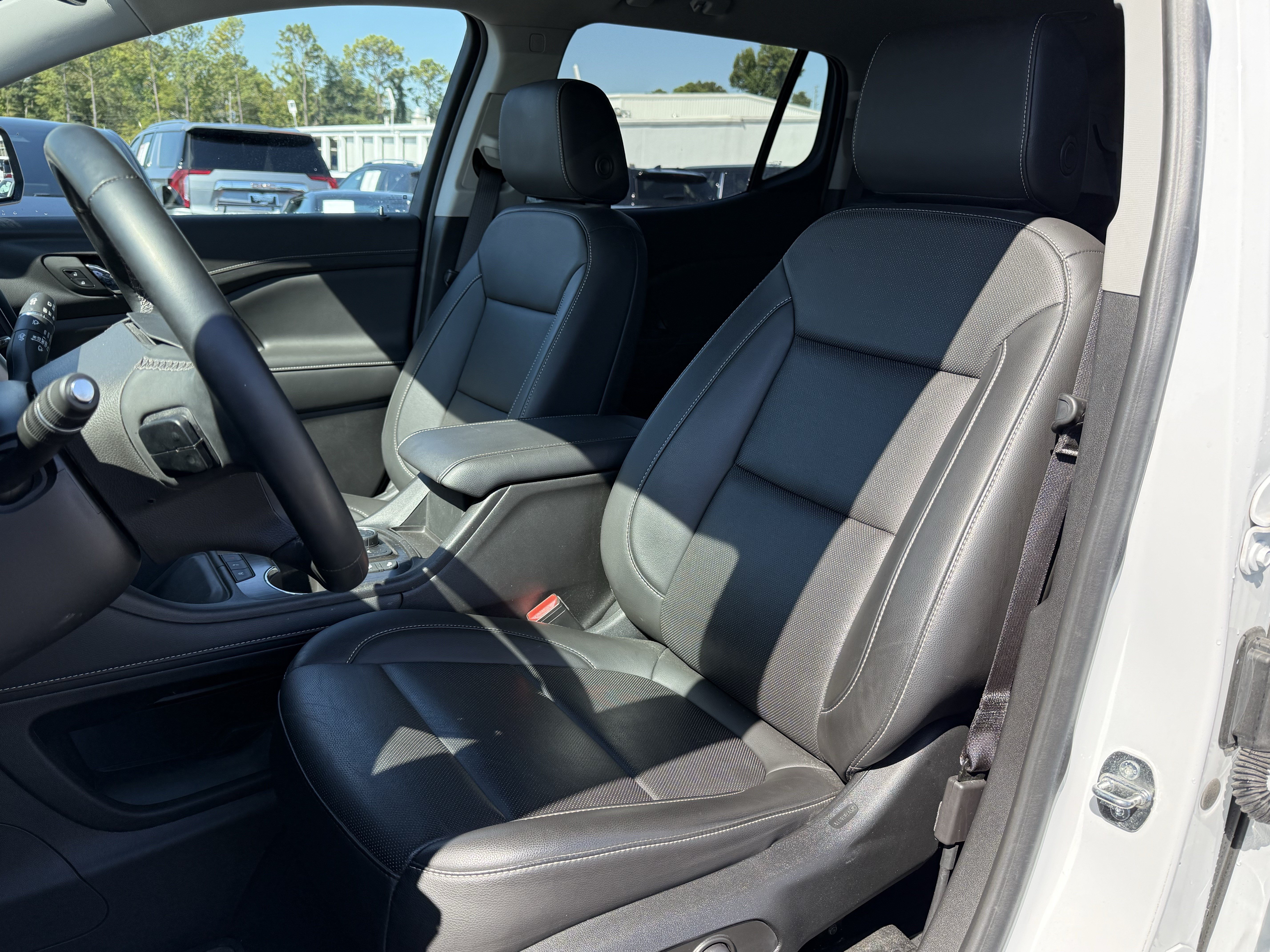 Used 2023 GMC Acadia SLT w/ Trailering Package AWD/4WD image 16