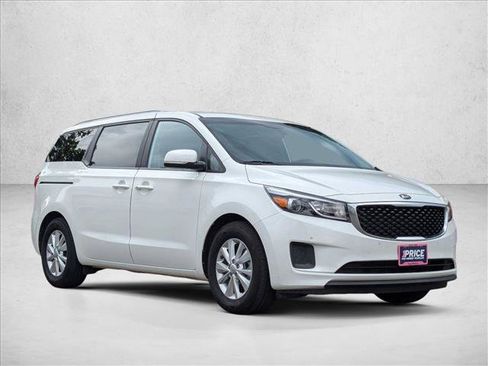Used 2016 Kia Sedona LX w/ LX Essentials Premium Package FWD image 3