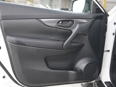 Used 2019 Nissan Rogue S AWD/4WD image 16