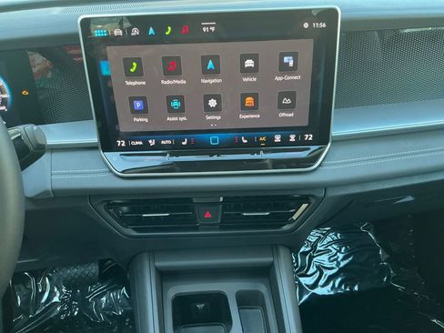 New 2025 Volkswagen Tiguan SE image 17