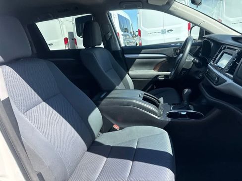 Used 2015 Toyota Highlander LE FWD image 13