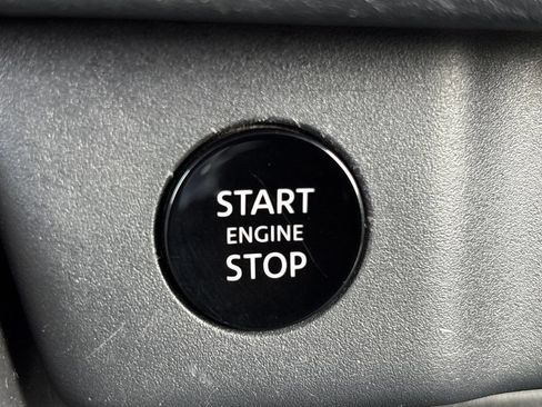 Used 2024 Nissan Rogue SV FWD image 8