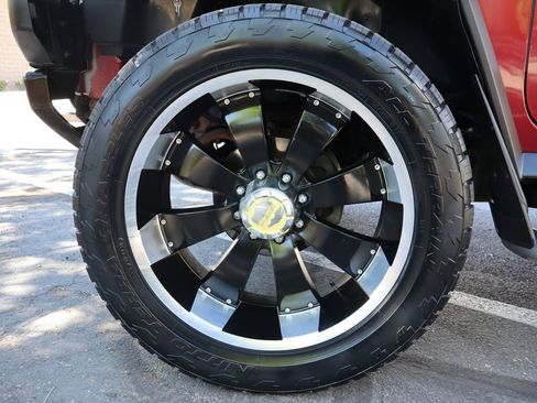 Used 2005 HUMMER H2 SUT w/ Preferred Equipment Group AWD/4WD image 41