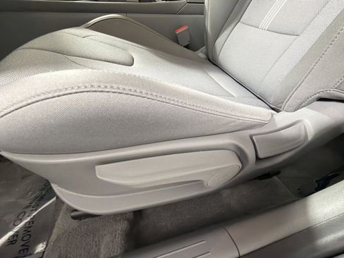 Used 2024 Hyundai Elantra SE image 14