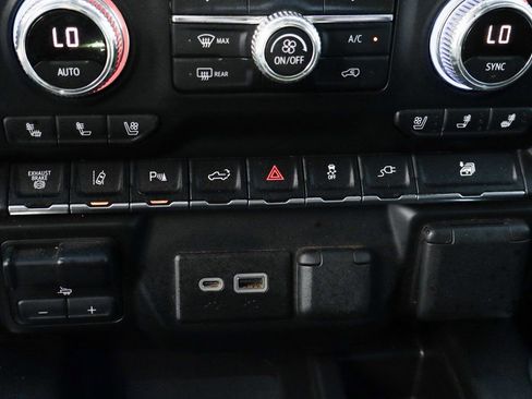 Used 2021 GMC Sierra 3500 Denali w/ Denali Ultimate Package image 40