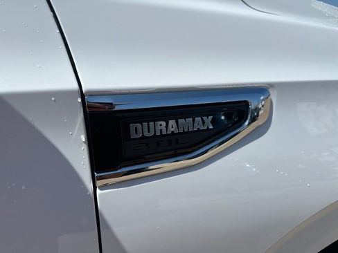 Used 2023 GMC Yukon SLT w/ SLT Luxury Package AWD/4WD image 5