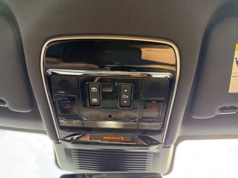 Used 2025 Land Rover Range Rover Sport SE image 20