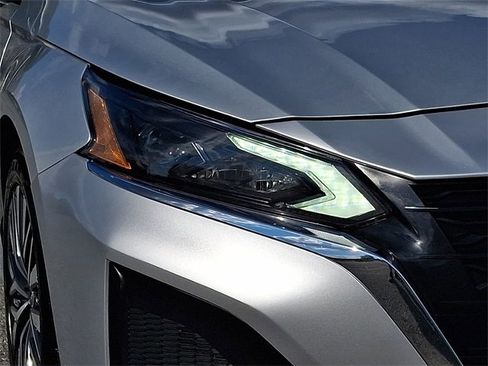 Used 2024 Nissan Altima 2.5 SV image 9