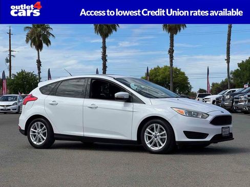 Used 2015 Ford Focus SE FWD image 1