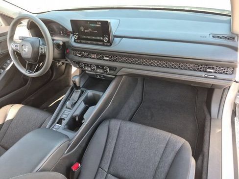 Used 2025 Honda Accord SE image 31
