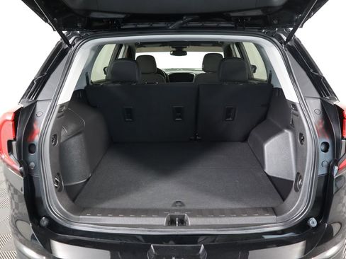 Used 2023 GMC Terrain SLE w/ Driver Convenience Package image 28