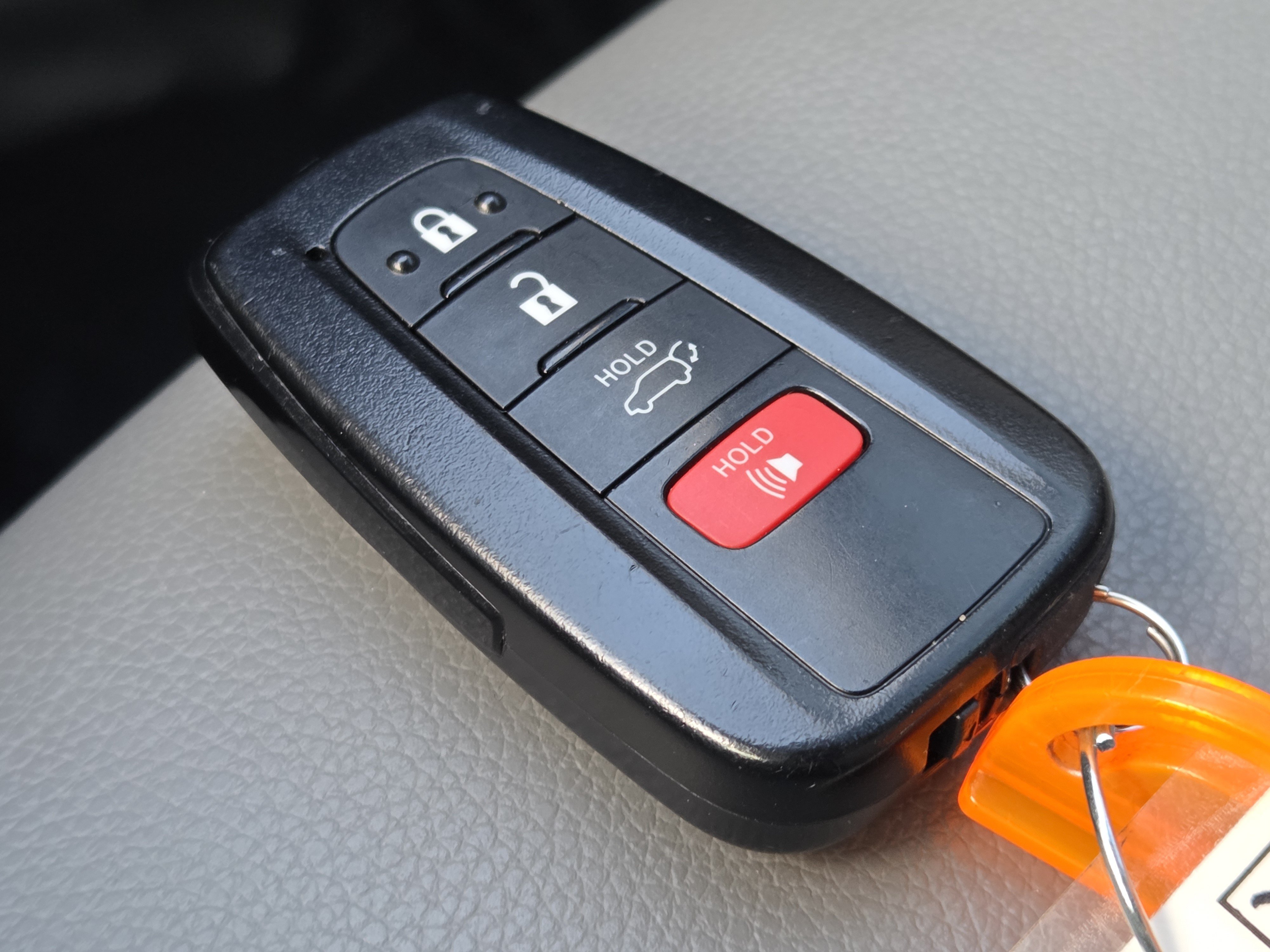 Used 2023 Toyota Highlander XLE AWD/4WD image 43