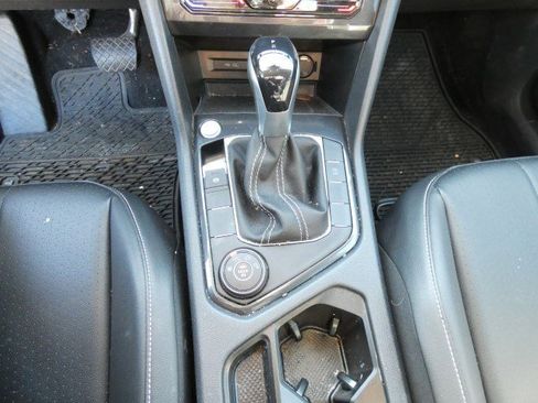 Used 2022 Volkswagen Tiguan SE image 29