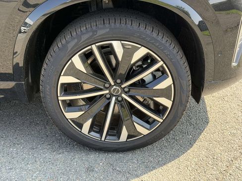 New 2026 Volvo XC90 B6 Plus w/ Protection Package Premier AWD/4WD image 24