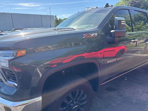 Used 2025 Chevrolet Silverado 2500 LTZ w/ LTZ Plus Package AWD/4WD image 4