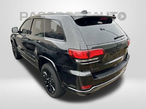 Used 2019 Jeep Grand Cherokee Altitude image 3