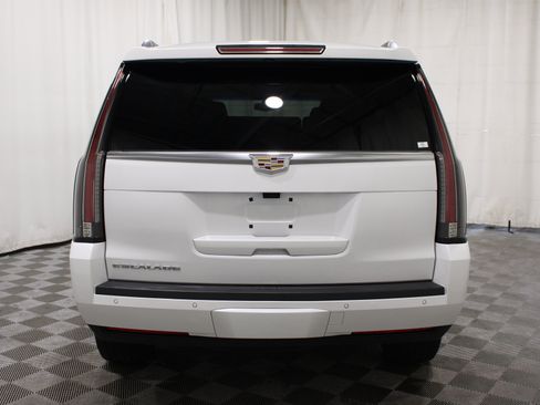 Used 2019 Cadillac Escalade Luxury AWD/4WD image 32