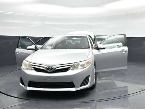 Used 2014 Toyota Camry LE FWD image 24