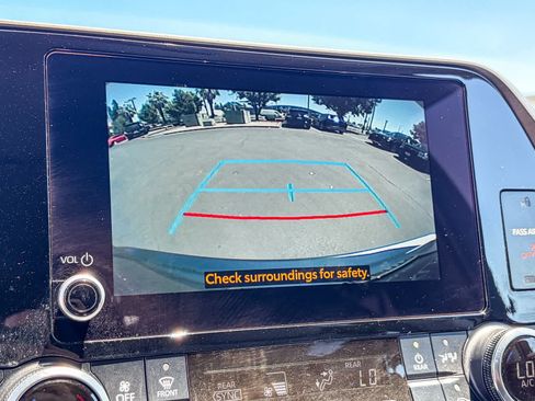 Used 2023 Toyota Highlander L FWD image 24