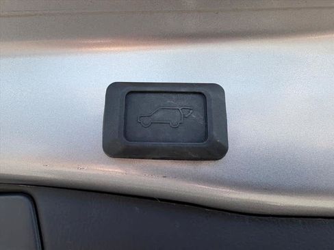 Used 2022 Toyota RAV4 Limited FWD image 30