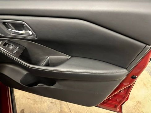 Used 2025 Nissan Rogue SV FWD image 22