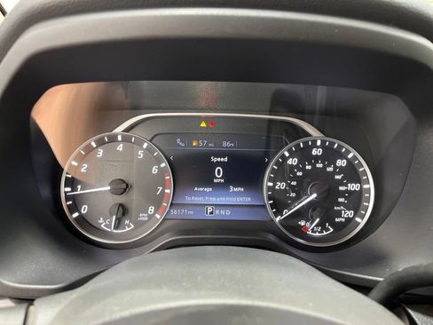 Used 2024 Nissan Titan SV RWD image 13