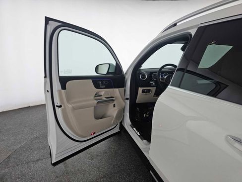 Certified 2025 Mercedes-Benz GLB 250 image 19