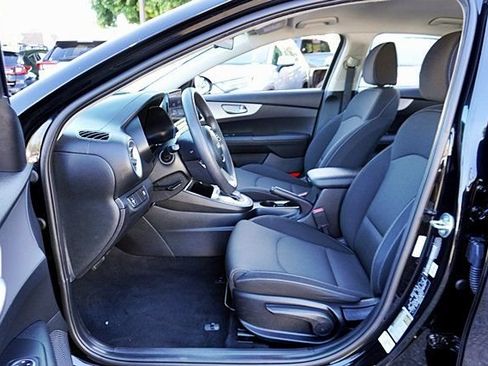 Used 2023 Kia Forte LXS FWD image 13