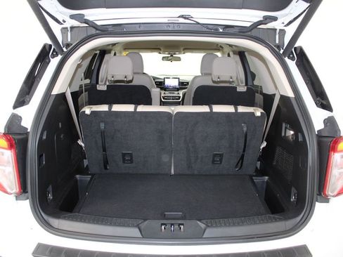 Used 2021 Ford Explorer XLT w/ Equipment Group 202A image 14