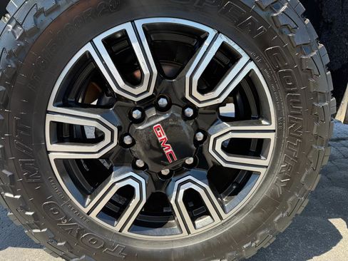 Used 2021 GMC Sierra 2500 AT4 w/ AT4 Premium Plus Package AWD/4WD image 19