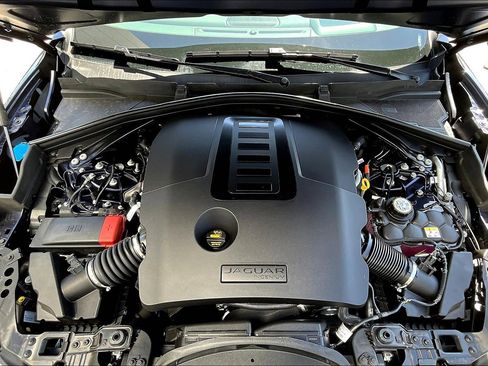 New 2025 Jaguar F-PACE R-Dynamic S image 11