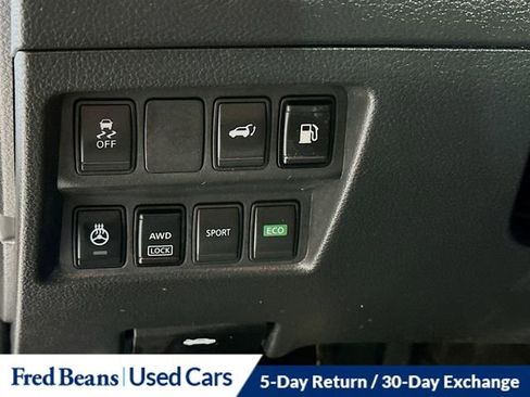 Used 2018 Nissan Rogue SV w/ Premium Package image 12