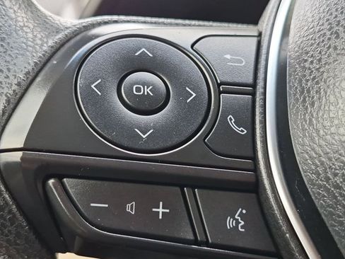 Used 2018 Toyota Camry LE FWD image 13