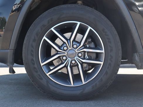 Used 2019 Jeep Grand Cherokee Limited AWD/4WD image 24