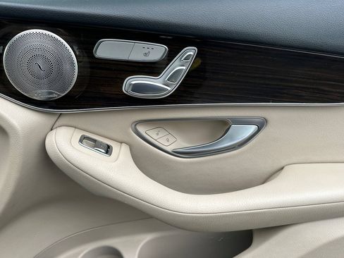 Used 2021 Mercedes-Benz GLC 300 4MATIC image 19